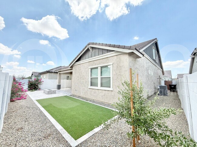 Building Photo - 4156 E Bernice St