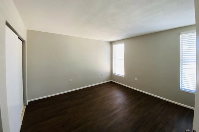 Building Photo - 1808 W Curry Dr