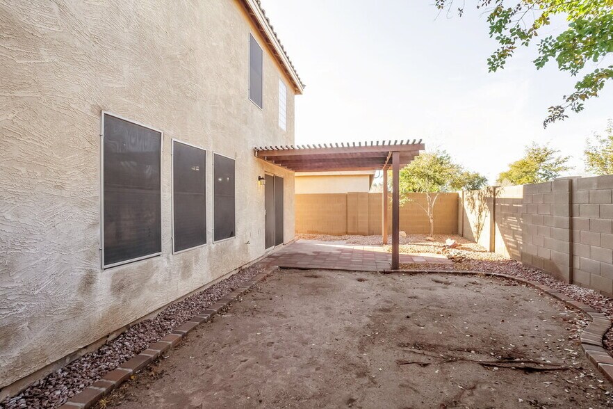 Building Photo - 2809 E Cherry Hills Dr