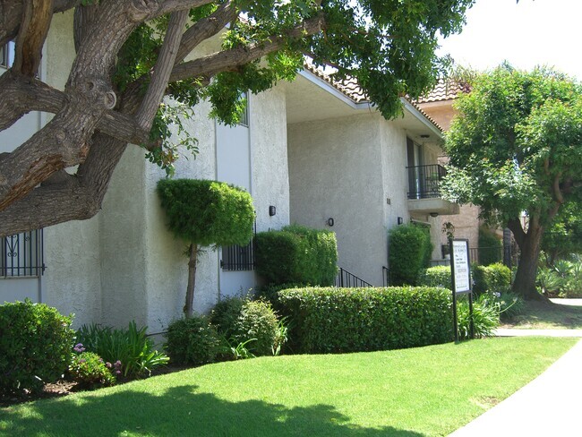 Building Photo - Mammoth Gardens