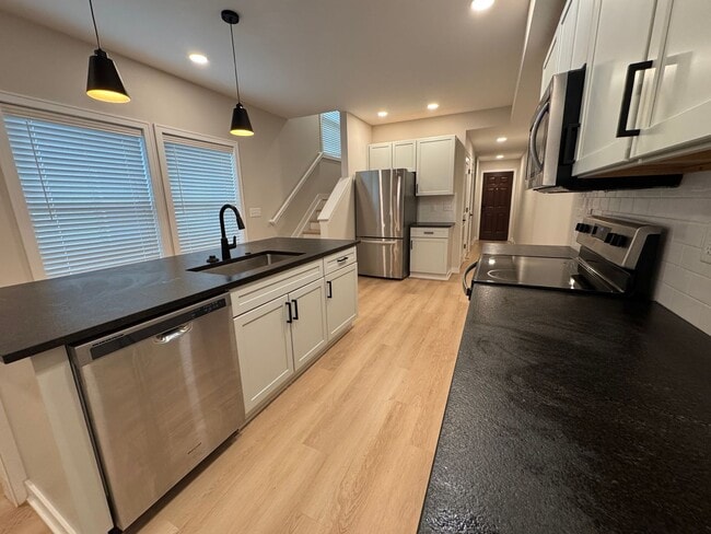 Building Photo - 1234-1236-1236 Summit St