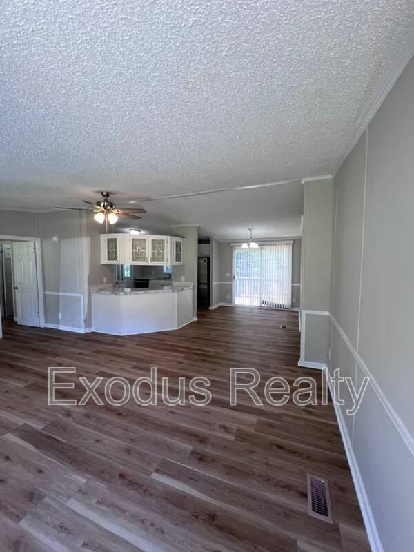 Building Photo - 771 Deer View