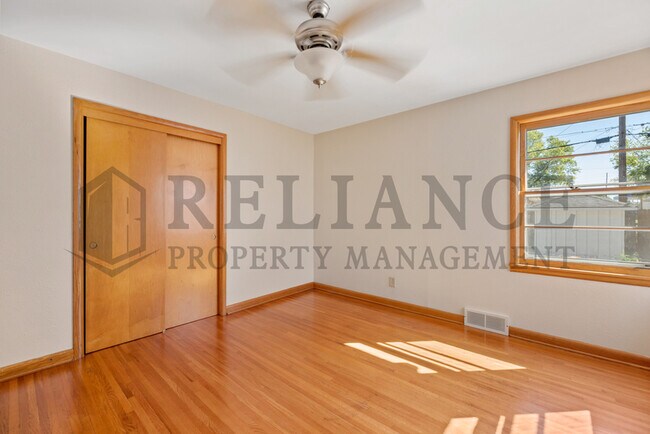 Building Photo - 878 S Fabrique Dr