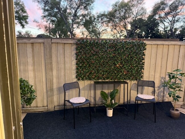 Building Photo - Irvine 2 bedroom with Upgrades