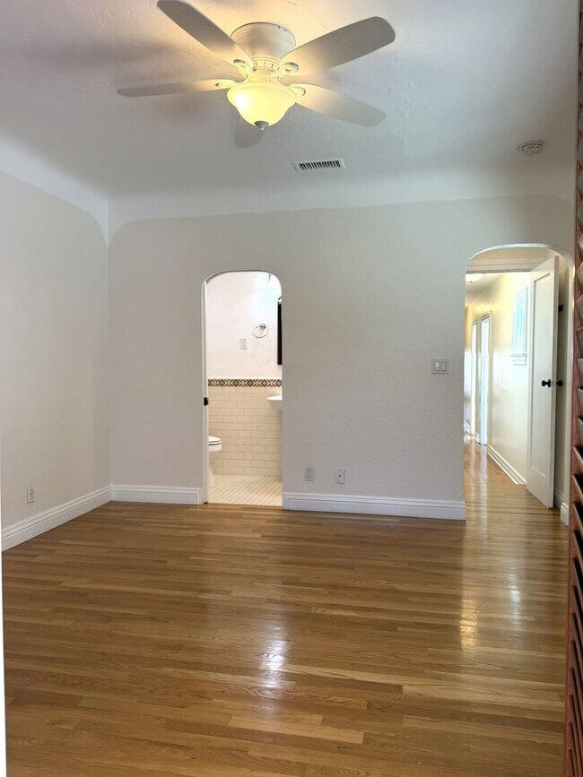 Building Photo - 479