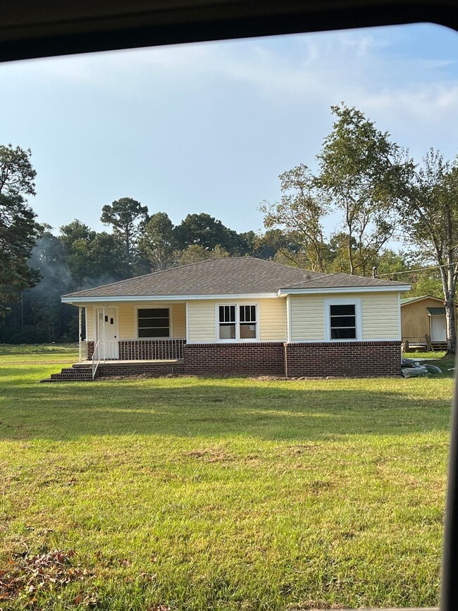 Building Photo - 1885 Staples Rd