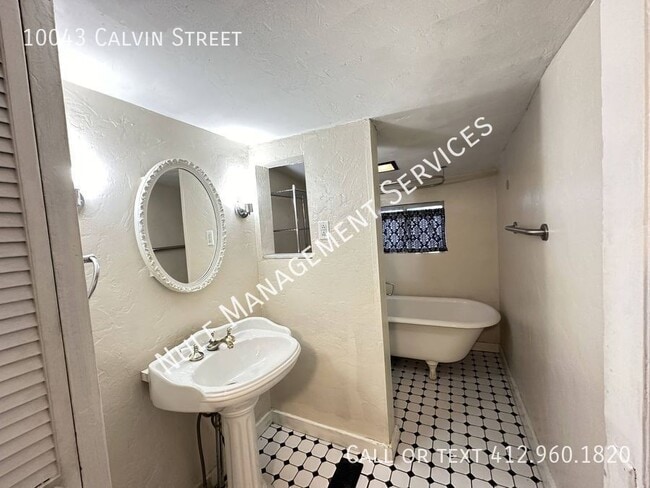 Building Photo - 10043 Calvin St