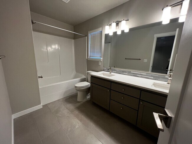 Building Photo - 4237 Caddyshack Dr NE