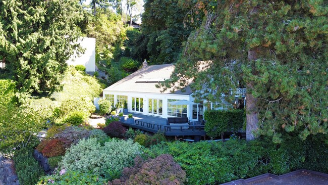 Building Photo - 4Bd/2.25Ba Medina House