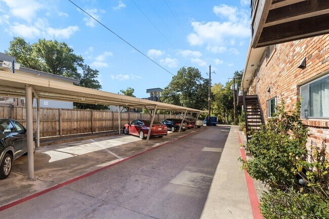 Building Photo - 3012 Mahanna Springs Dr