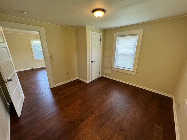 Building Photo - Updated 2/1 House in Old East Rome $995