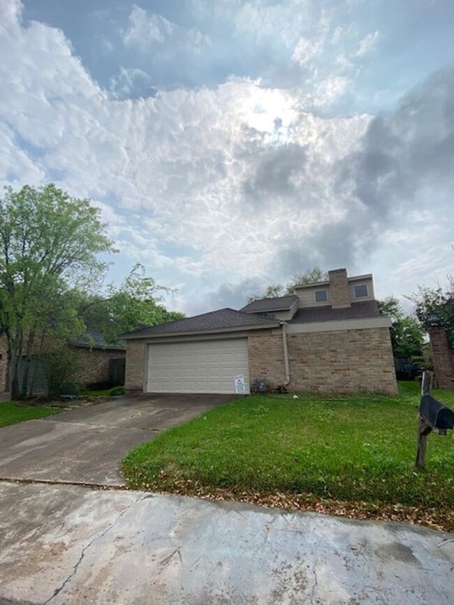 Building Photo - Come and view this open floor plan with much potential. Formal and dining room, granite counters,...