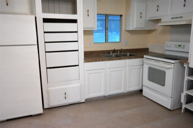 Building Photo - 9861 Rebecca Ln