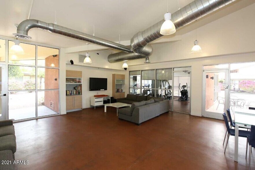 Building Photo - 1850 E Maryland Ave