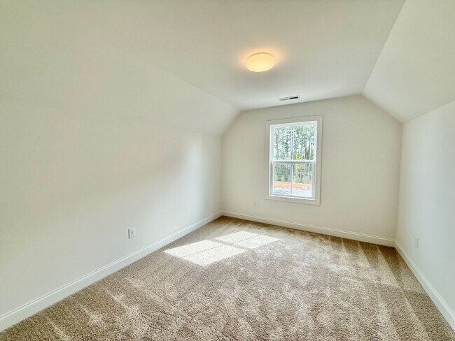 Building Photo - Newly Built 4BD, 3.5BA Northeast Raleigh T...