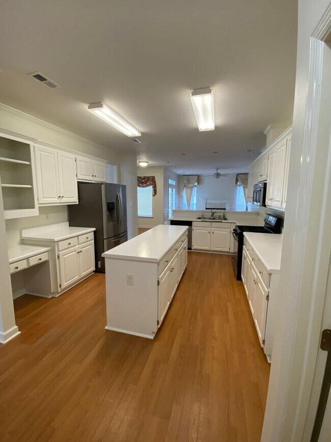 Building Photo - 4 Bed 3 Bath House in Beautiful Stratford Neighborhood in Evans!