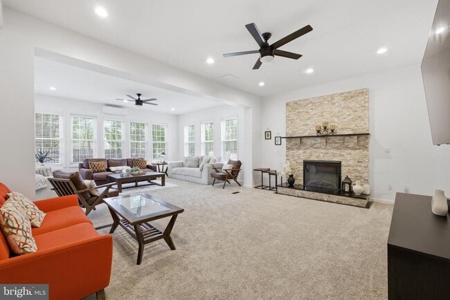 Building Photo - 8664 Pohick Forest Ct