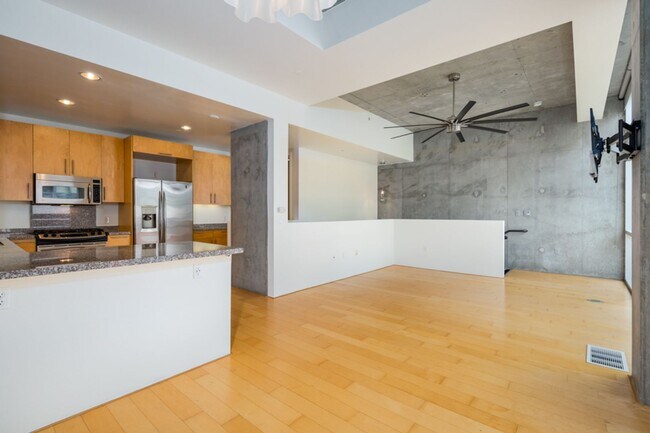 Building Photo - 2 bedroom 2 story East Village loft at Fah...