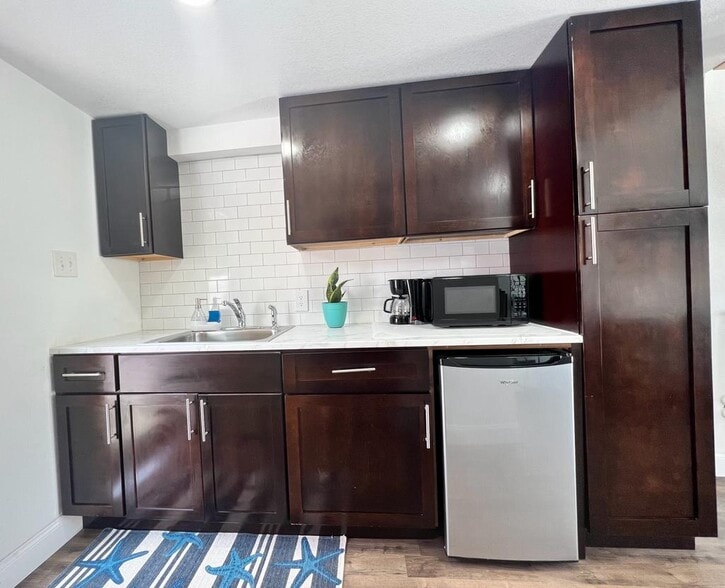 Kitchen - 3027 W Cordelia St