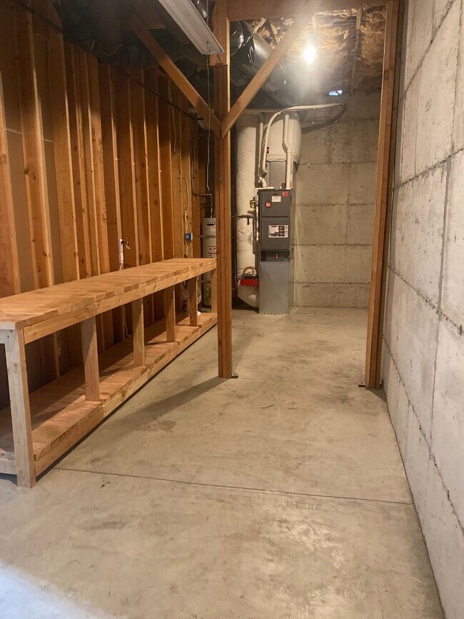 Building Photo - Beautiful 3 Bedroom  2.0 Bathroom Home in ...