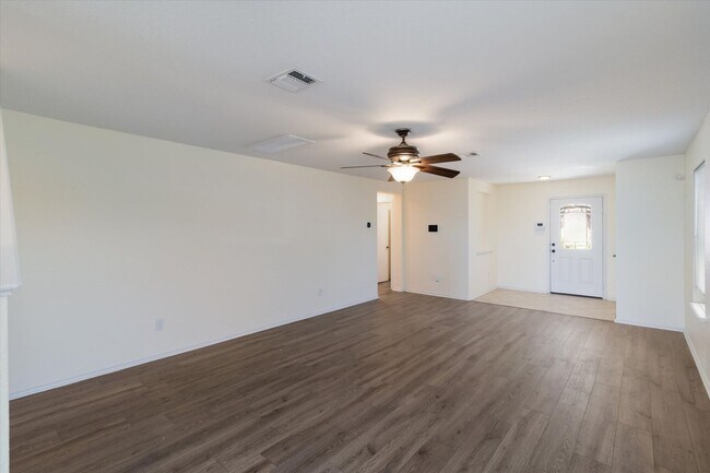 Building Photo - *FIRST MONTH FREE, IF MOVED IN BY 12/31/25*