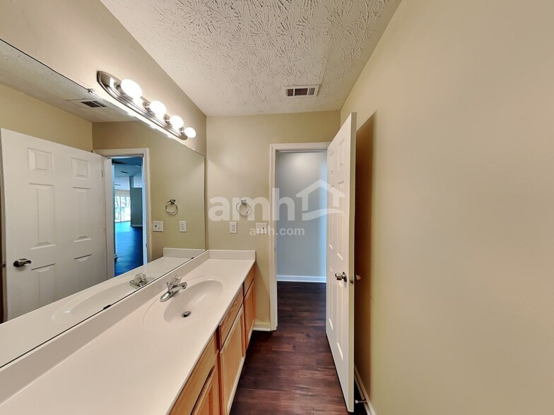 Building Photo - 3009 Sentinel Cir