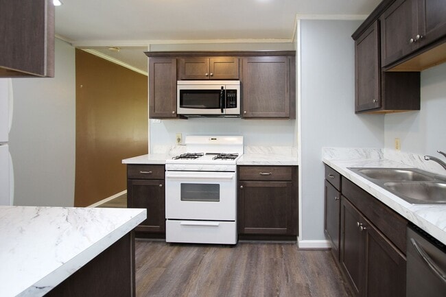 Building Photo - 207 Beverly St