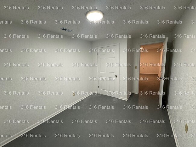 Building Photo - 1101 Hoch