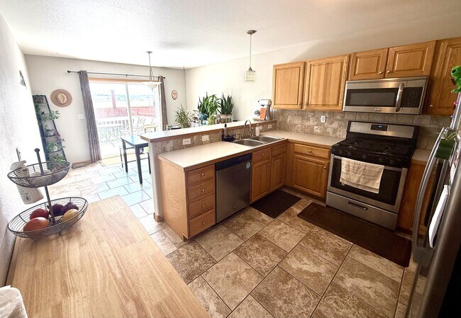 Building Photo - 1724 Canary Pl