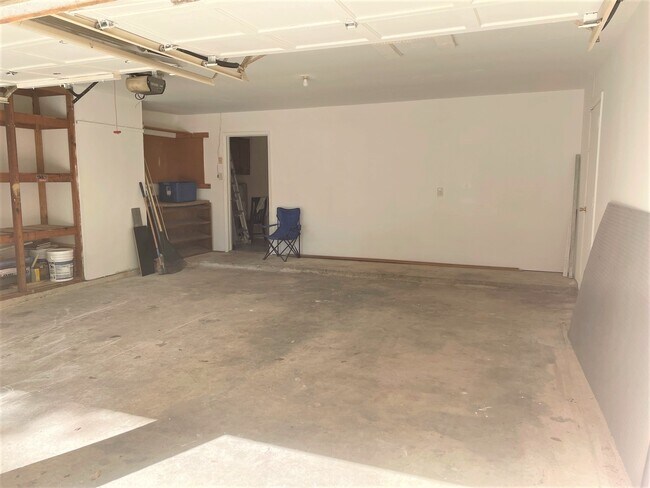 Building Photo - 17323 Camberwell Green Ln