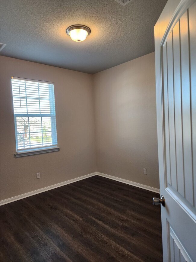 Building Photo - House for lease in Georgetown
