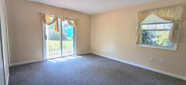 Building Photo - 3 Bedroom 2.5 Bathroom Available in Hummel...