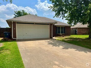 Building Photo - Spacious 3 bed 2 bath in Edmond!