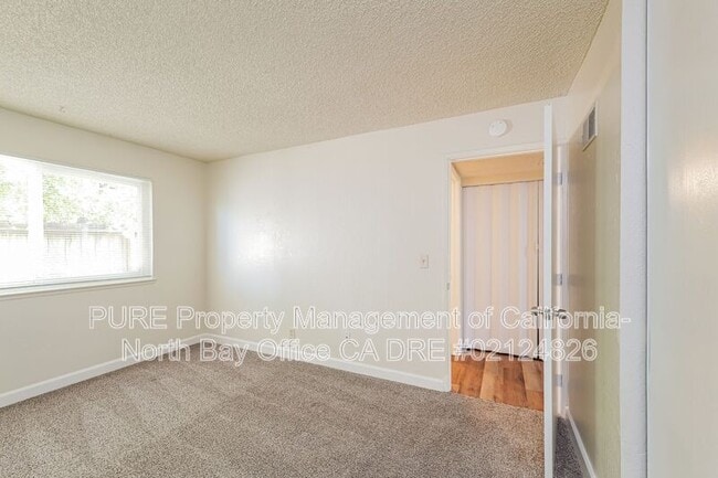 Building Photo - 2326 Tachevah Dr