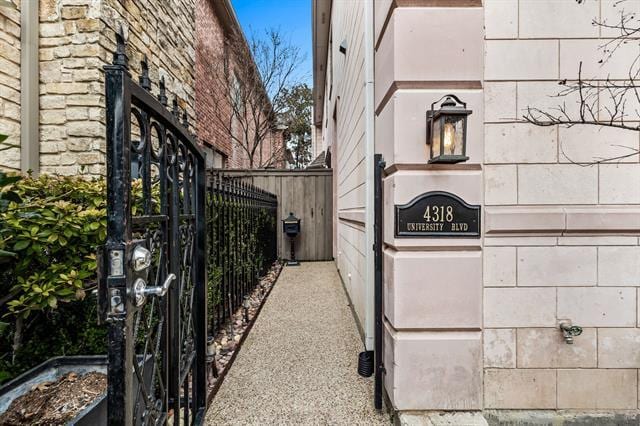 Building Photo - 4318 University Blvd