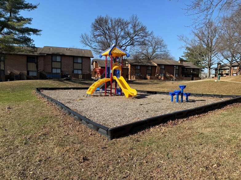 Building Photo - 3585 Pershall Rd