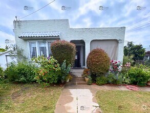 Building Photo - Single Story 2BD/1BA Home Minutes to the B...