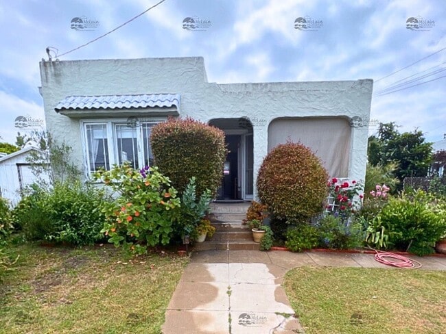 Primary Photo - Single Story 2BD/1BA Home Minutes to the B...