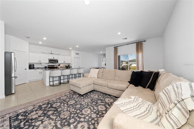 Building Photo - 1485 Effra Wy