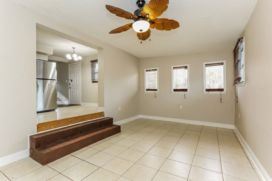 Building Photo - 1458 W 19th St