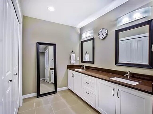 Building Photo - North Beacon Hill Townhouse