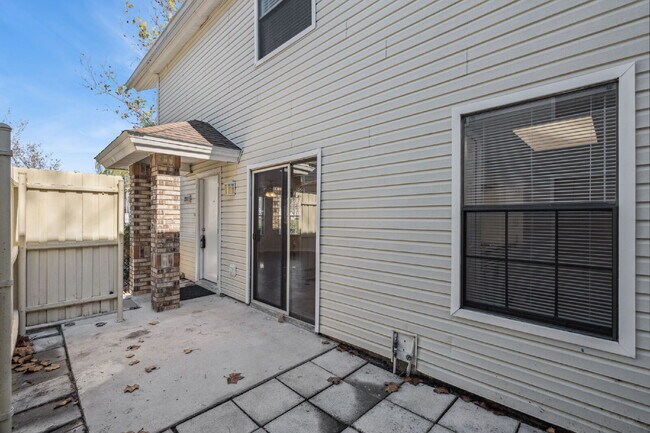Building Photo - Spacious 3-Bedroom, 2-Bath Oasis in the Heart of Kissimmee!