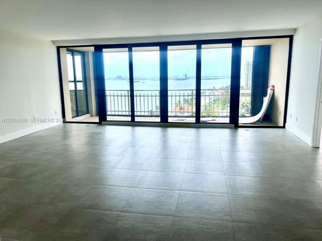 Building Photo - 11113 Biscayne Blvd
