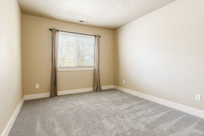 Building Photo - 994 E Winding Creek Dr