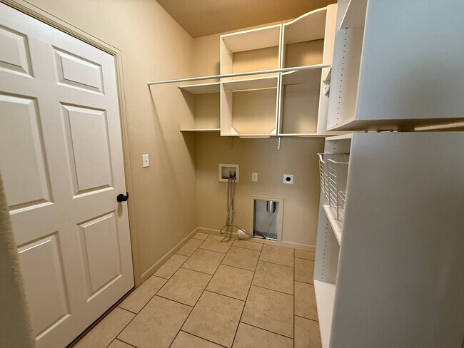Building Photo - Beautiful 4 bedroom, 2 bath, 3 car garage ...