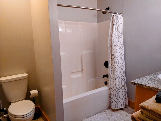 Building Photo - 386 Arbor Dr