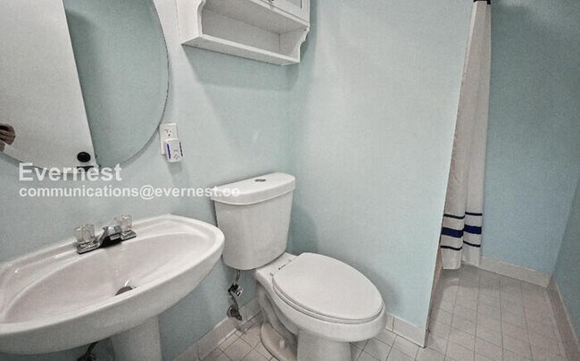 Building Photo - 3 Bed/3 Bath Home with Fenced Yard and Garage / Available Now!