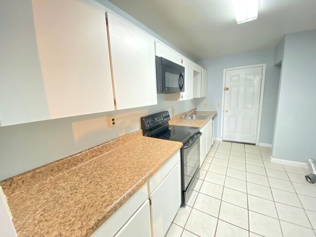 Building Photo - $100 off if rented before June 15th!  3/2 ...