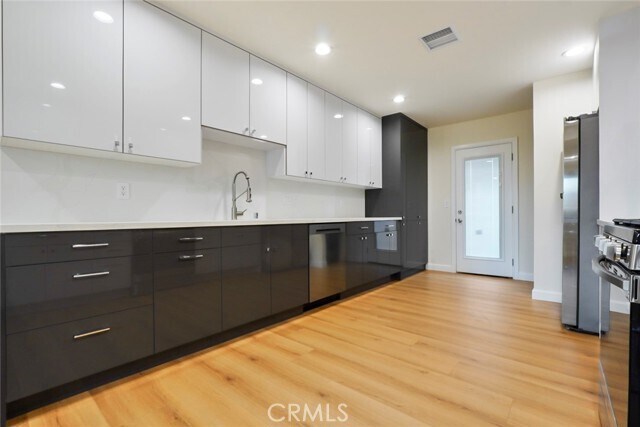 Building Photo - 7423 Balcom Ave