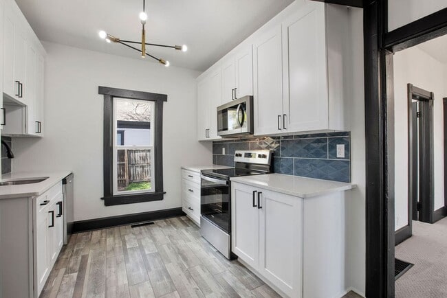 Building Photo - 3 Bedroom Bungalow in Fort Collins